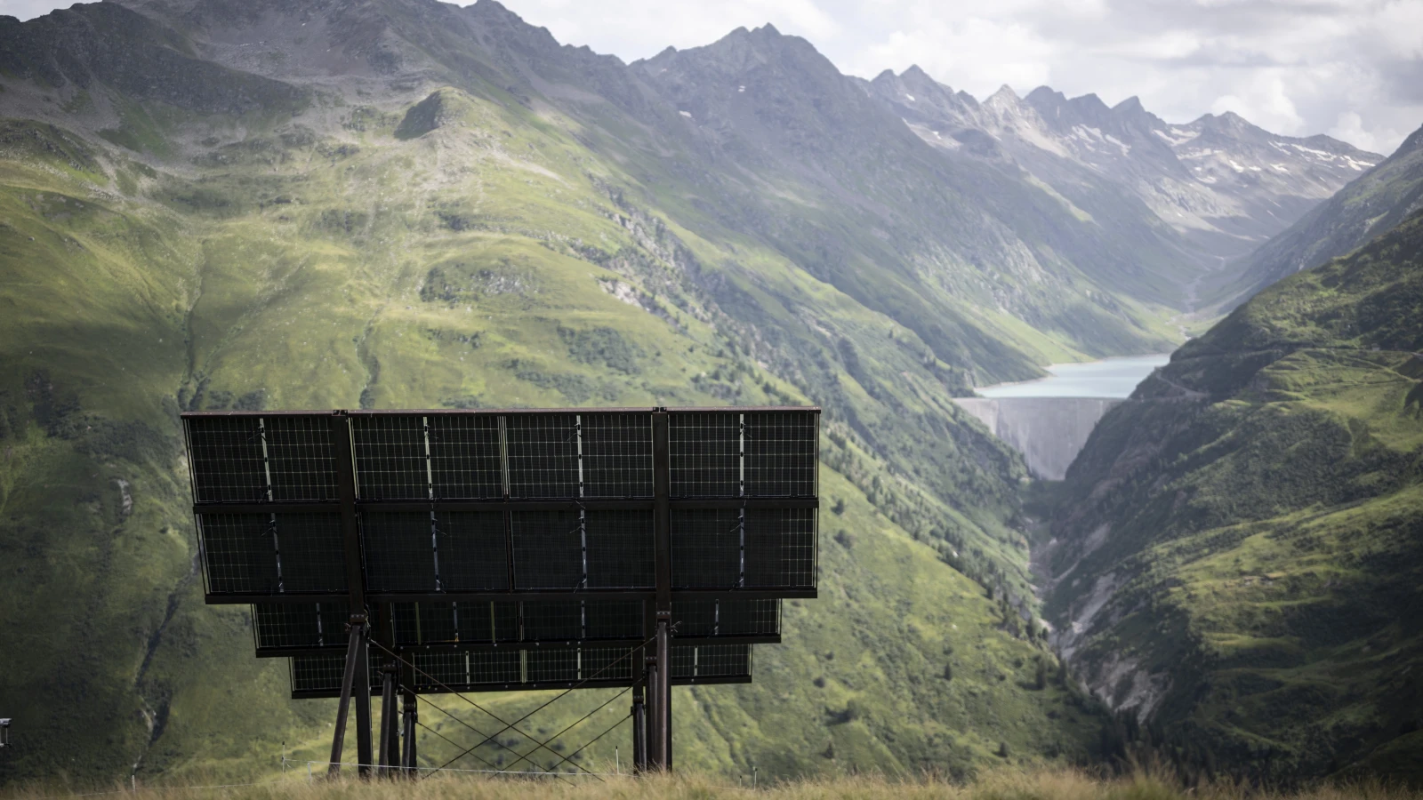 Baustart für erstes Solarexpress-Kraftwerk in Graubünden, © KEYSTONE/Gian Ehrenzeller Baustart für erstes Solarexpress-Kraftwerk in Graubünden, © KEYSTONE/Gian Ehrenzeller