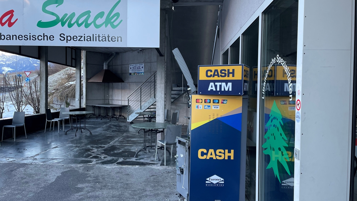 Unbekannte Täterschaft sprengt Bankomat in Zizers GR, © Kantonspolizei Graubünden 