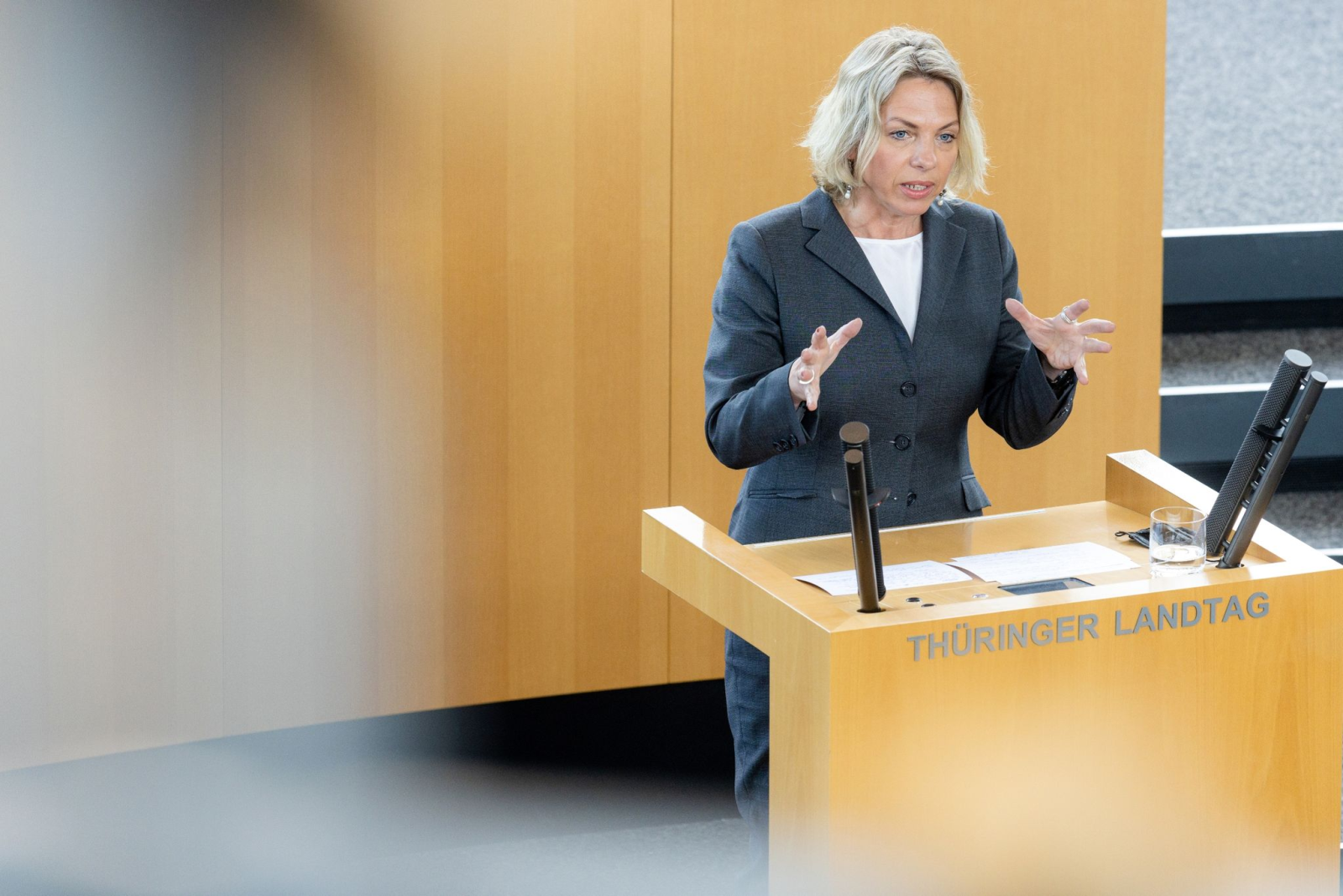 Susanna Karawanskij (Die Linke), Thüringer Ministerin für Infrastruktur und Landwirtschaft, spricht.