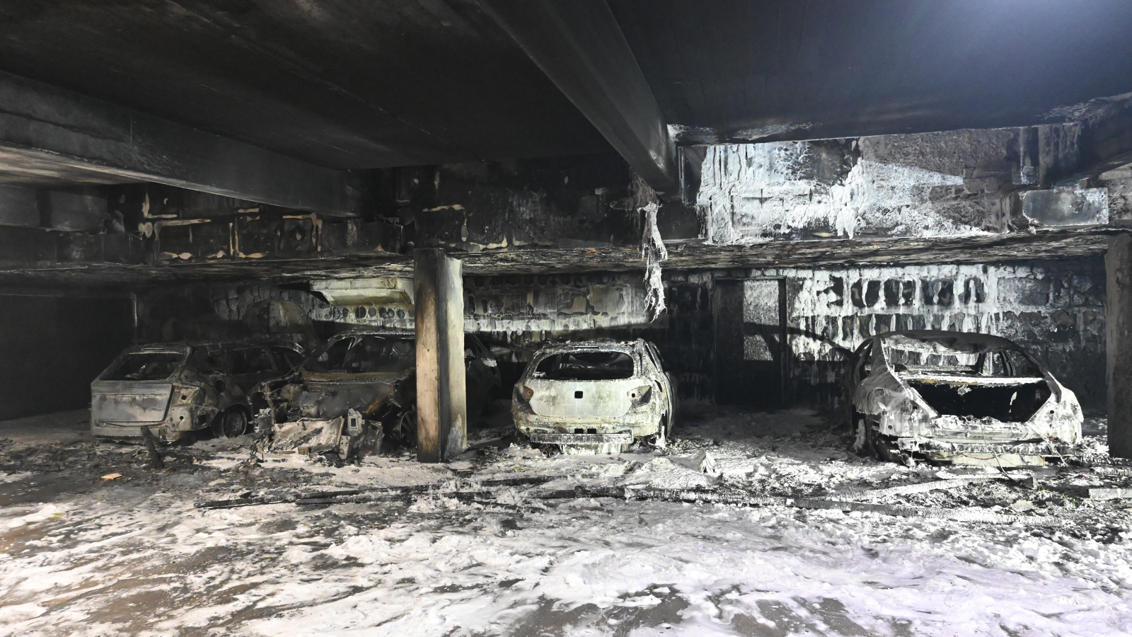 Vier komplett ausgebrannte Autos in Neuhausen, © Schaffhauser Polizei.