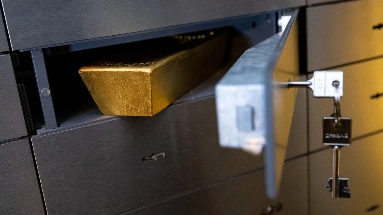 Banka Soygununda Milyonluk Zarar: Genç Çete Tutuklandı!, © Sven Hoppe/dpa Banka Soygununda Milyonluk Zarar: Genç Çete Tutuklandı!, © Sven Hoppe/dpa