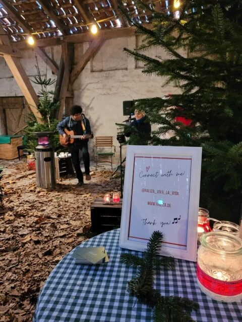 Tannebaumschlagen 2022 Sängerin, © more Marketing Tannebaumschlagen 2022 Sängerin, © more Marketing