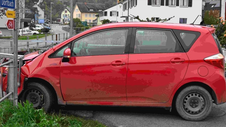 76-Jährige bei Selbstunfall in Gams verletzt, © Kantonspolizei St. Gallen