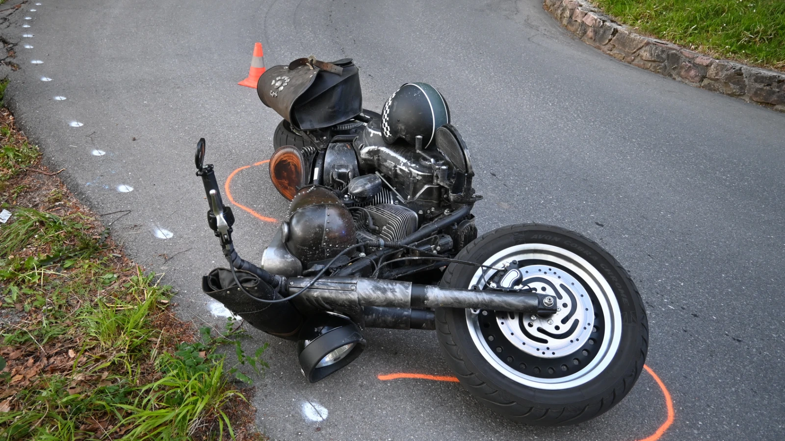 Kollision zwischen Motorrad und PW in Triesenberg, © Landespolizei Kollision zwischen Motorrad und PW in Triesenberg, © Landespolizei