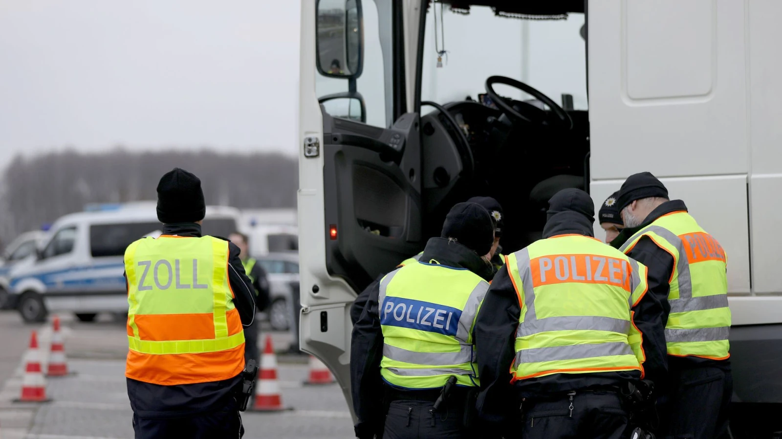 Almanya, Hollanda ve Belçika Polisi Ortak Kontrol Yaptı!, © dpa Almanya, Hollanda ve Belçika Polisi Ortak Kontrol Yaptı!, © dpa