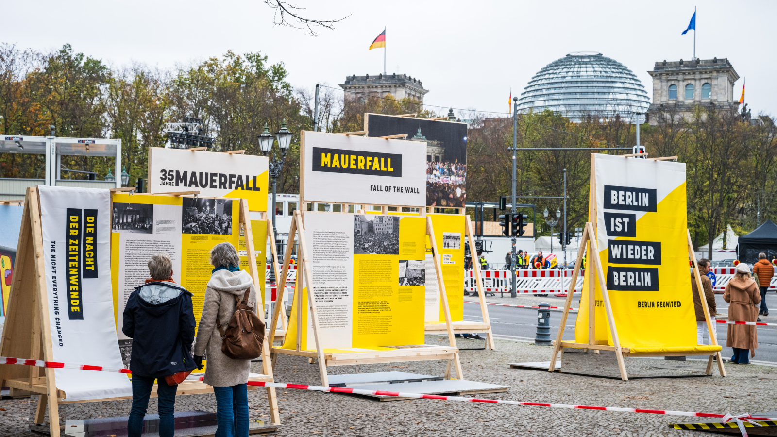 Berlin Duvarı`nın Yıkılışının 35. Yılı Kutlanıyor!, © dpa