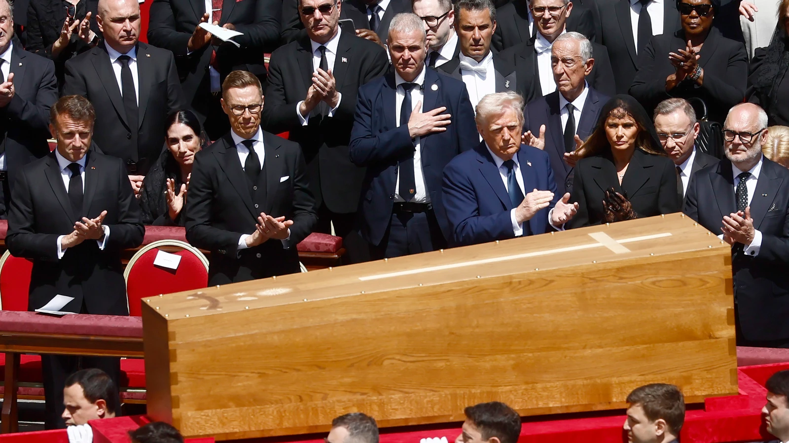 Papa Franziskus Son Yolculuğuna Uğurlandı!, © dpa Papa Franziskus Son Yolculuğuna Uğurlandı!, © dpa