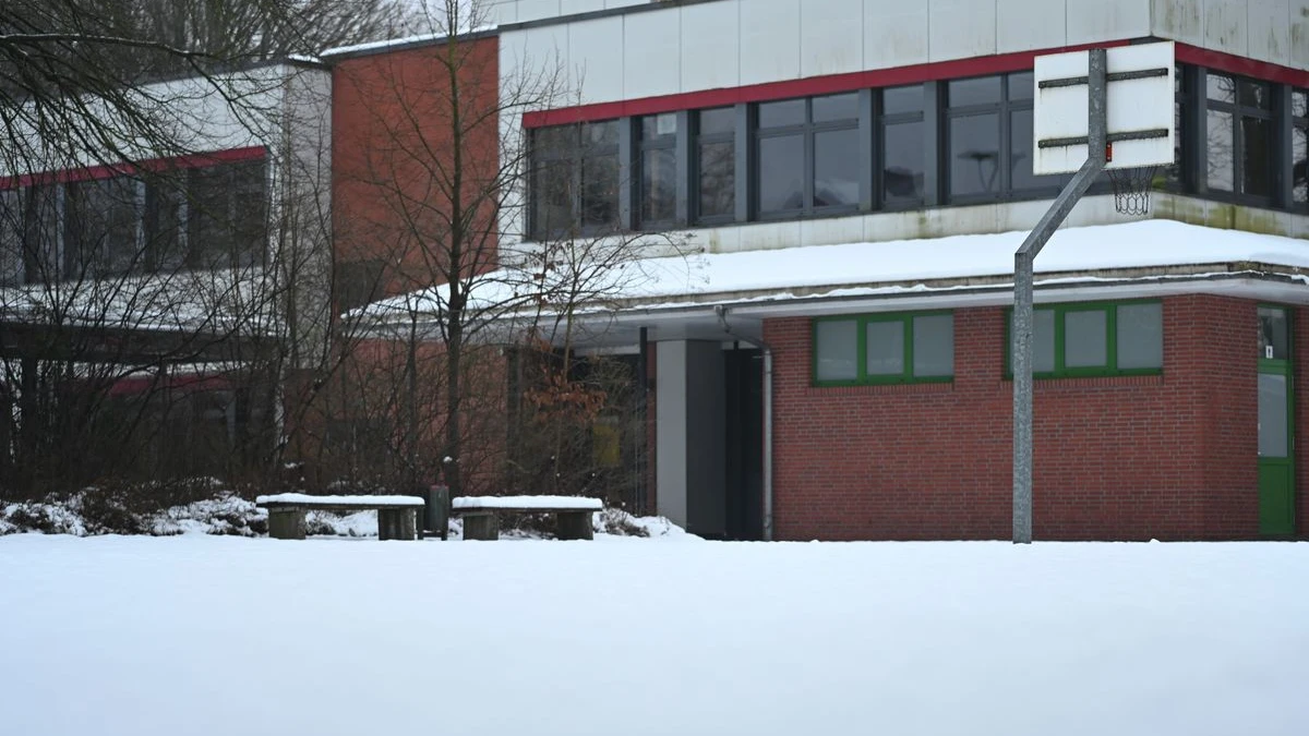 Bremen ve Bremerhaven’da Okullar Kar Nedeniyle Cuma Günü Kapalı!, © Lars Penning/dpa Bremen ve Bremerhaven’da Okullar Kar Nedeniyle Cuma Günü Kapalı!, © Lars Penning/dpa