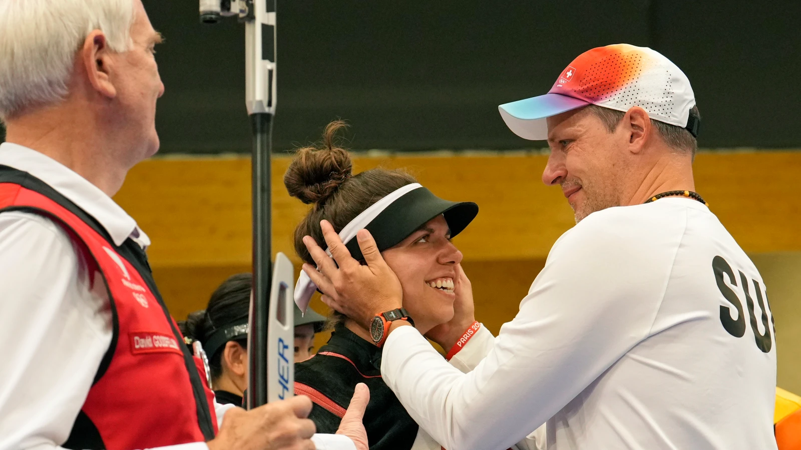 Chiara Leone tut es Nina Christen gleich, © AP Photo/Manish Swarup Chiara Leone tut es Nina Christen gleich, © AP Photo/Manish Swarup