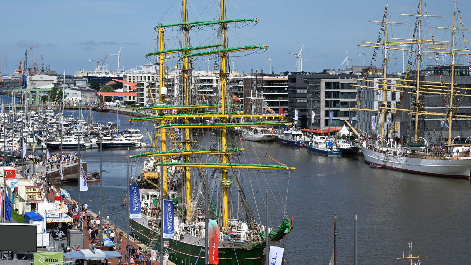 Bremerhaven ve Kuzey Denizi Kıyısında Deniz Seviyesi Yükseldi!, © dpa