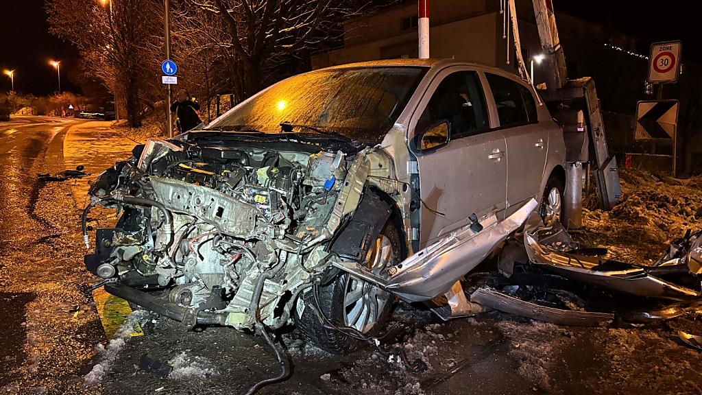Auto kollidiert in Kreuzlingen mit Zug, © kapo tg