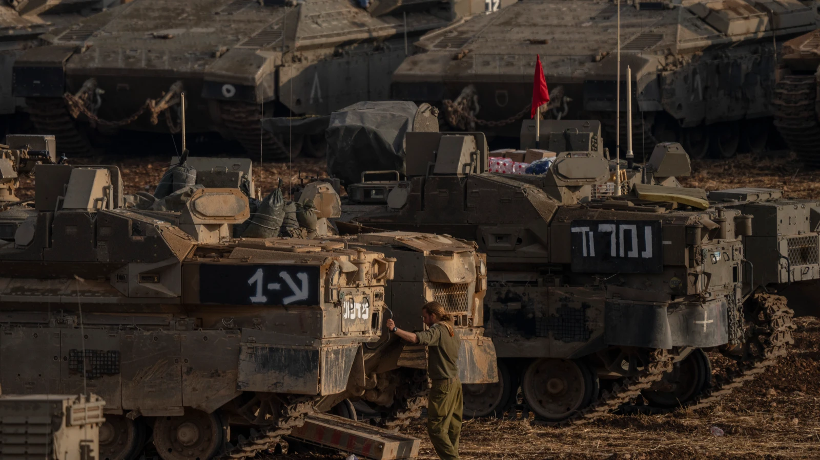 Israil Lübnan'da Kara Harekatı Başlattı: Beyrut ve Şam’da Patlamalar, © dpa Israil Lübnan'da Kara Harekatı Başlattı: Beyrut ve Şam’da Patlamalar, © dpa