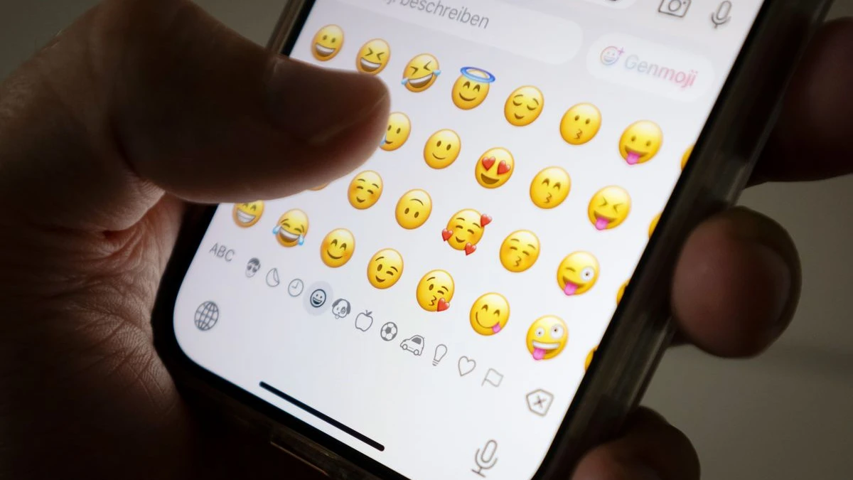 Çok Bilinen Emojiler ve Gerçek Anlamları: Bazıları Yanlış Biliniyor!, © Philip Dulian/dpa Çok Bilinen Emojiler ve Gerçek Anlamları: Bazıları Yanlış Biliniyor!, © Philip Dulian/dpa