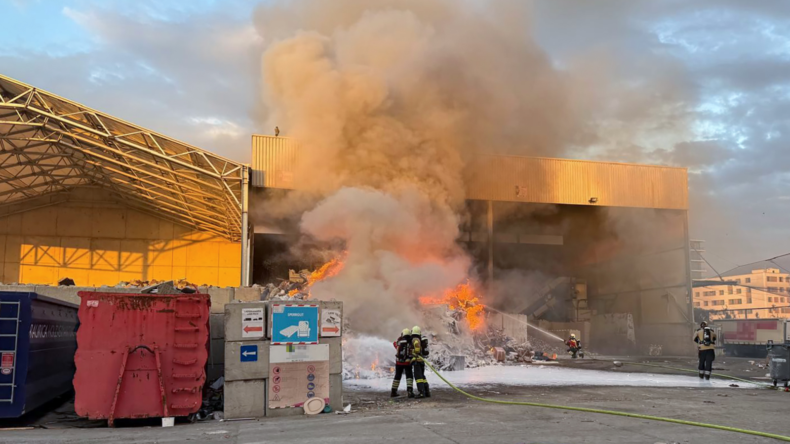 Allschwil: Brand bei Entsorgungsfirma, © Polizei Basel-Landschaft
