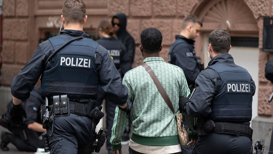 Hamburg Tren İstasyonlarında Polis Kontrolü!, © dpa