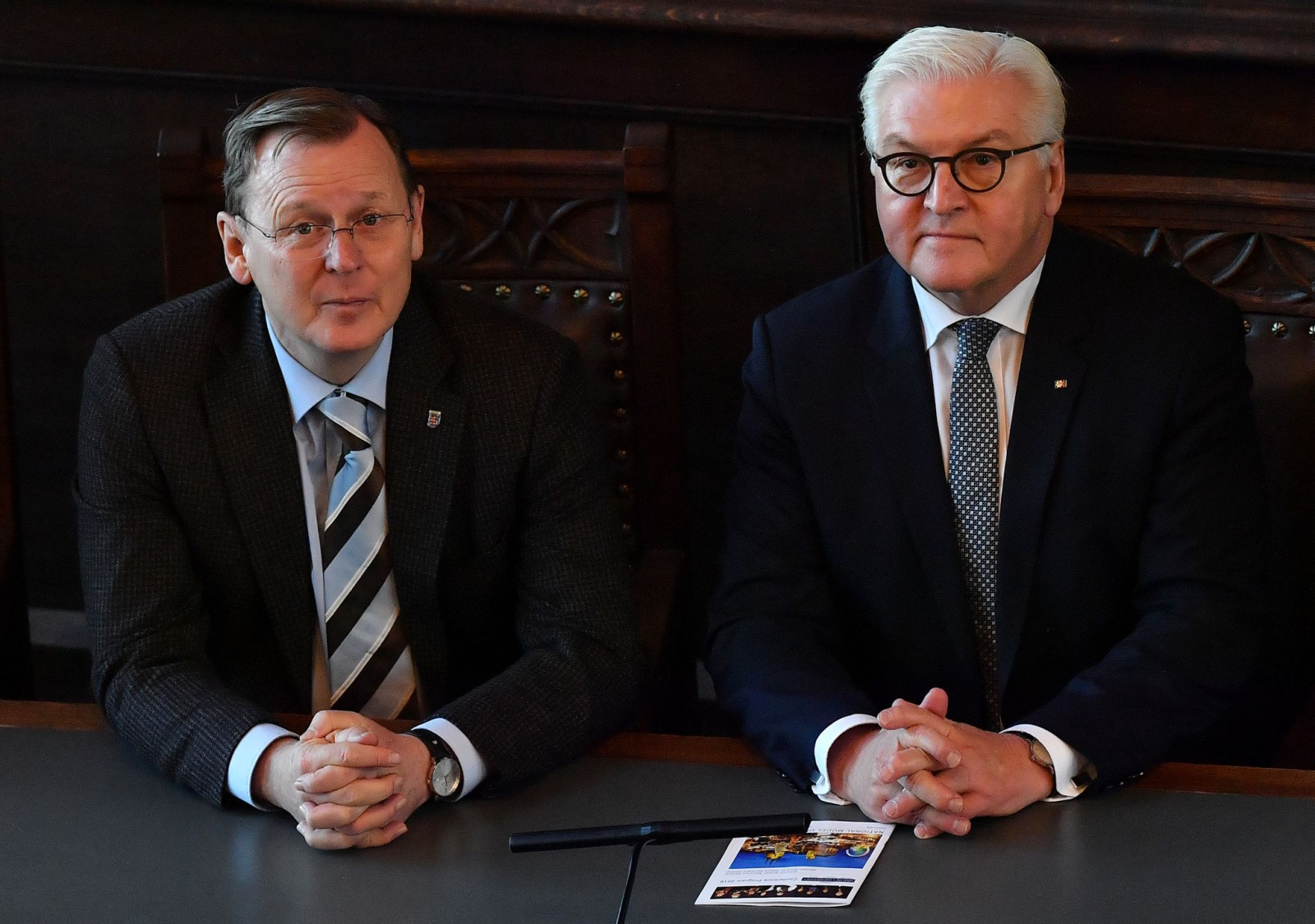Bundespräsident Frank-Walter Steinmeier (r-l) und Thüringens Ministerpräsident Bodo Ramelow (Die Linke).