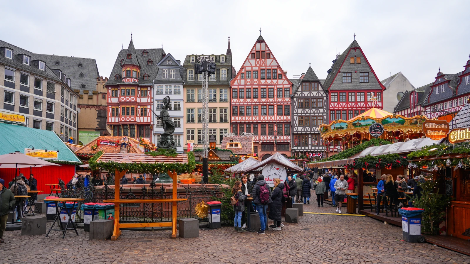 Frankfurt Noel Pazarı Bugün Açılıyor, © shutterstock Frankfurt Noel Pazarı Bugün Açılıyor, © shutterstock