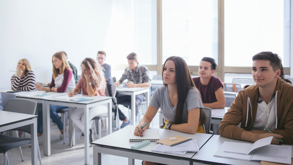 NRW'de Barınma Krizi: Öğrenciler Spor Salonlarında Gecelemek Zorunda Kaldı, © shutterstock