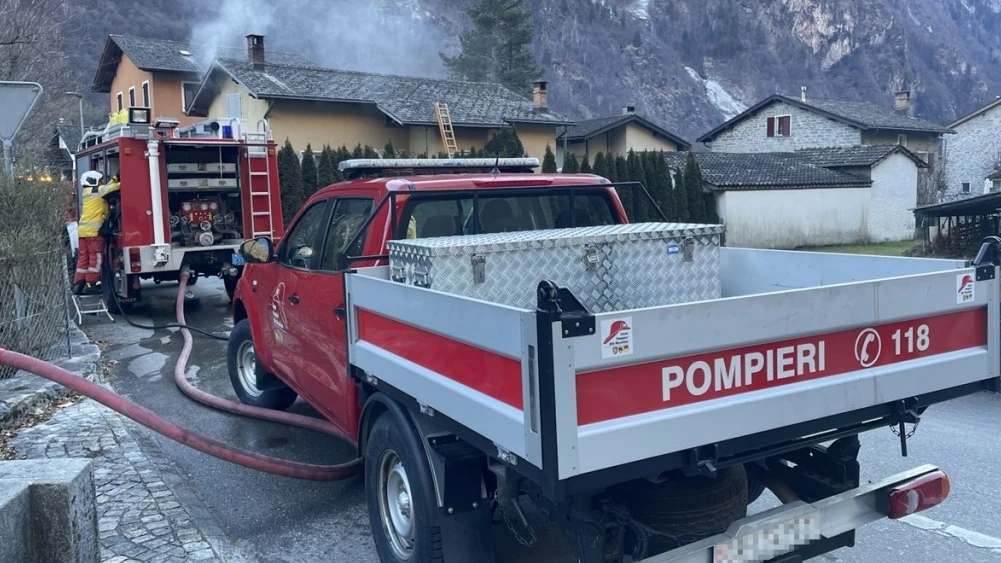 Feuerwehr rettet in Lostallo Haustiere, © Kantonspolizei Graubünden Feuerwehr rettet in Lostallo Haustiere, © Kantonspolizei Graubünden