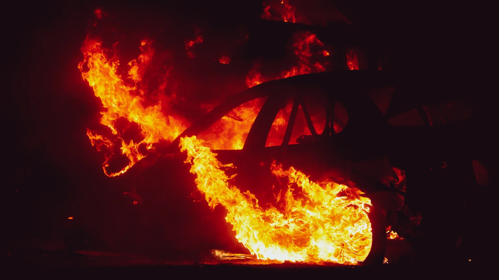 Berlin’de araç kundaklamaları alarm veriyor: 2025’te her hafta 9 otomobil yakıldı, © shutterstock Berlin’de araç kundaklamaları alarm veriyor: 2025’te her hafta 9 otomobil yakıldı, © shutterstock