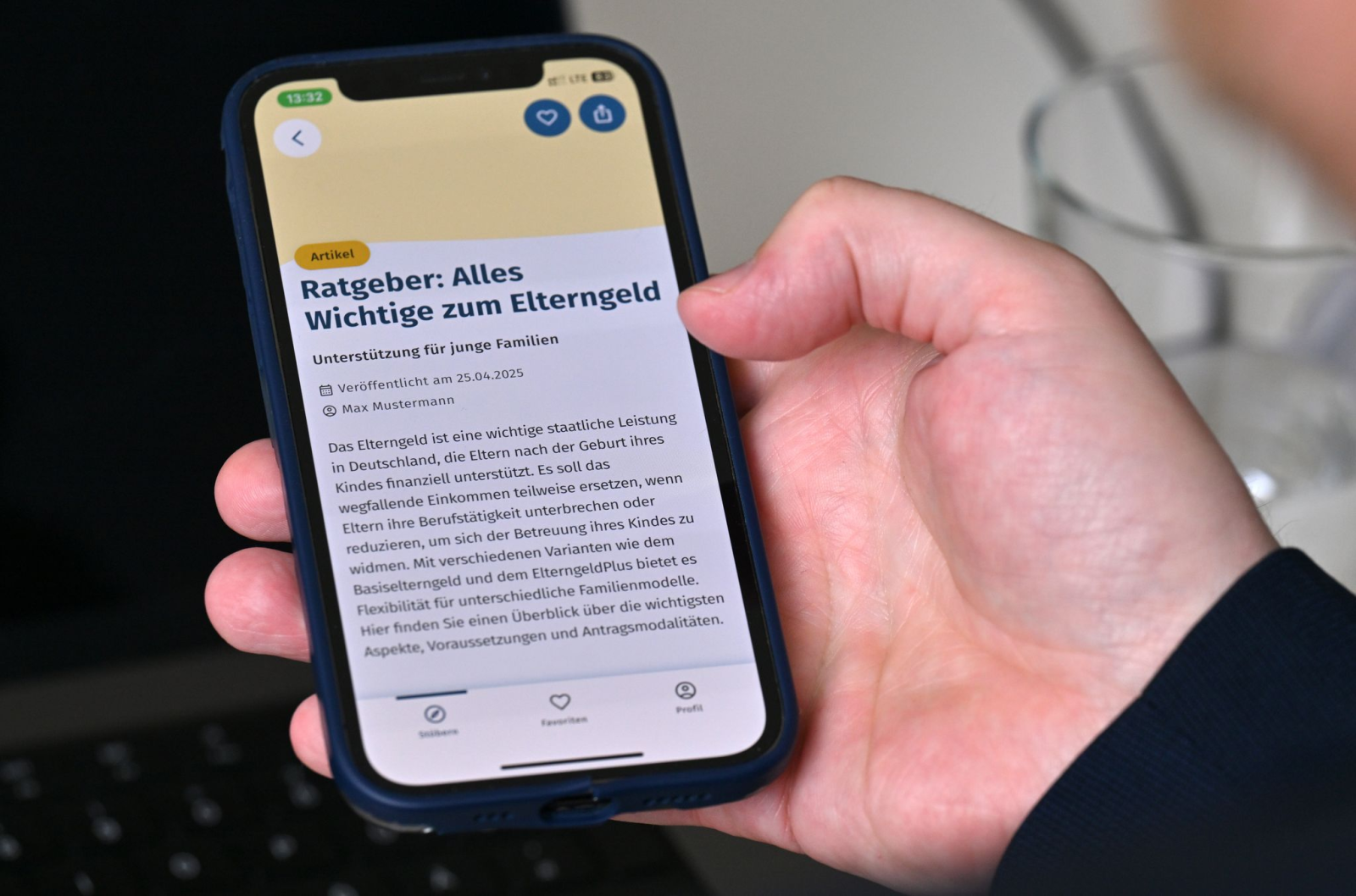 Seit der Veröffentlichung am 1. Mai 2025 wurde die Familien-App rund 4.000 Mal heruntergeladen. (Archivbild), © Martin Schutt/dpa