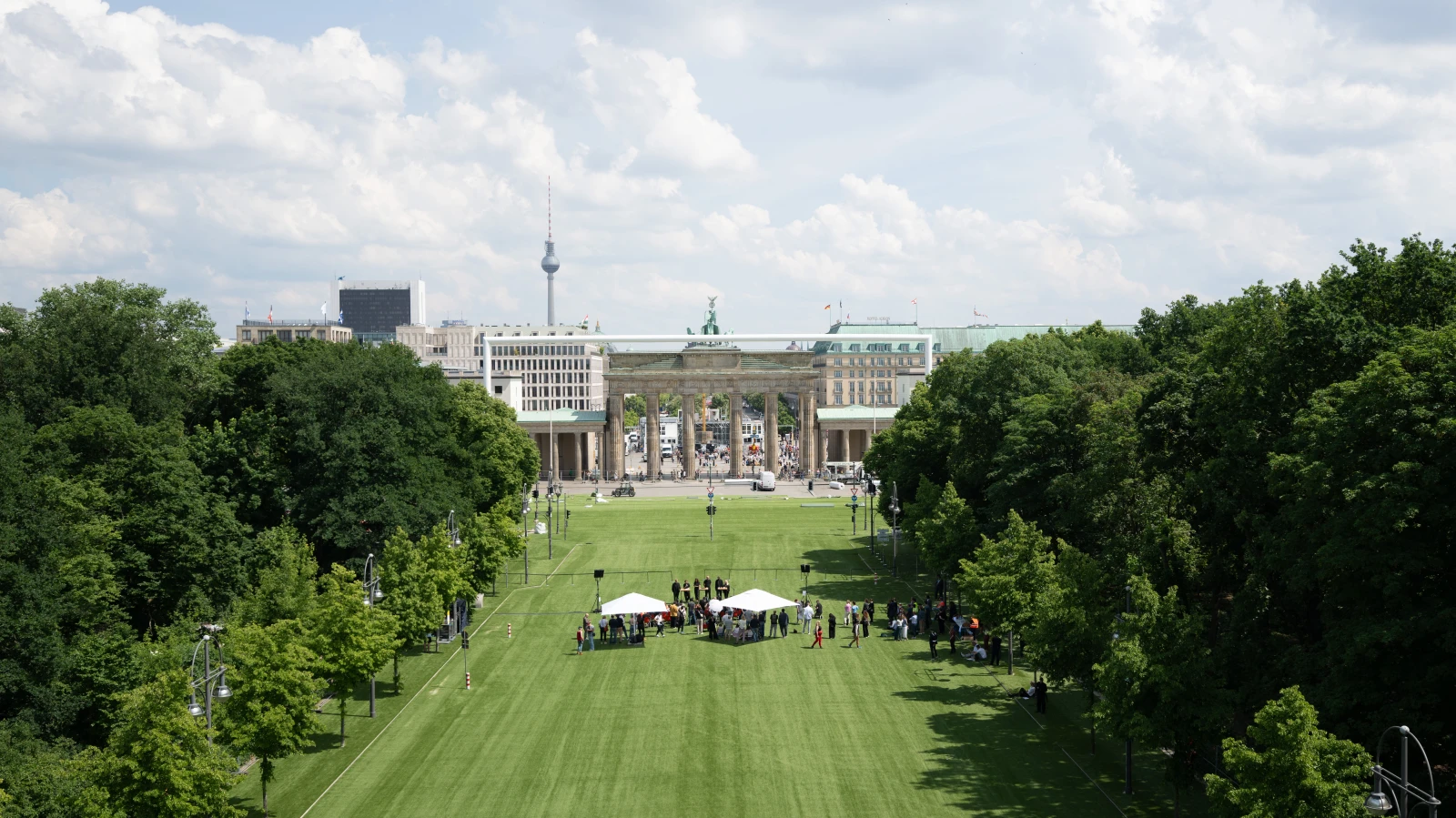 Brandenburger Tor ve Reichstag Euro 2024 Maçlarının Merkezi!, © dpa Brandenburger Tor ve Reichstag Euro 2024 Maçlarının Merkezi!, © dpa