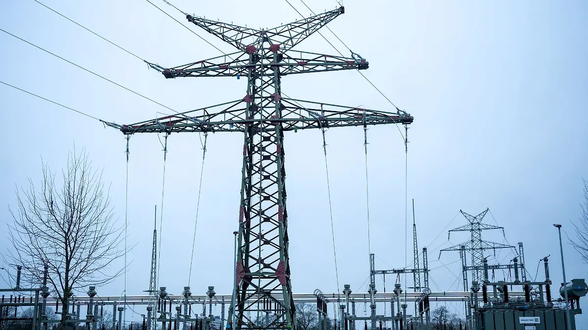 Kuzey’de Elektrik Kesintileri Azalıyor!, © dpa Kuzey’de Elektrik Kesintileri Azalıyor!, © dpa