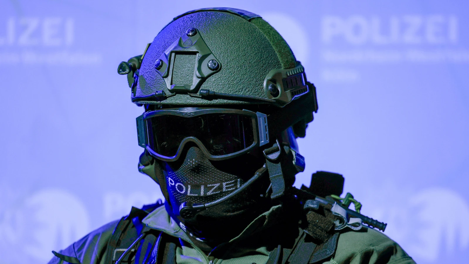 Polis Bastı!, © dpa Polis Bastı!, © dpa