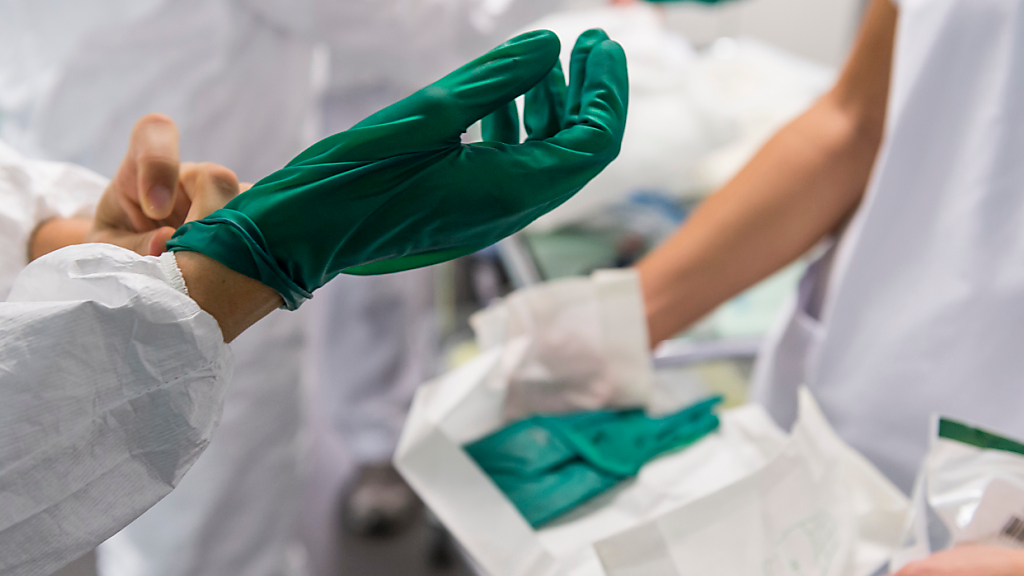 Bündner Regionalspitäler präsentieren Wege aus der Kriese, © Keystone / SDA / Symbolbild