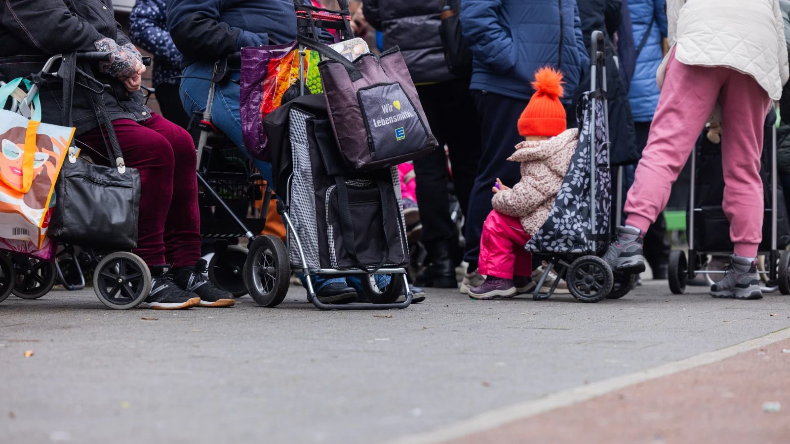 Zengin Almanya’da Yoksulluk Hala Sorun!, © dpa Zengin Almanya’da Yoksulluk Hala Sorun!, © dpa