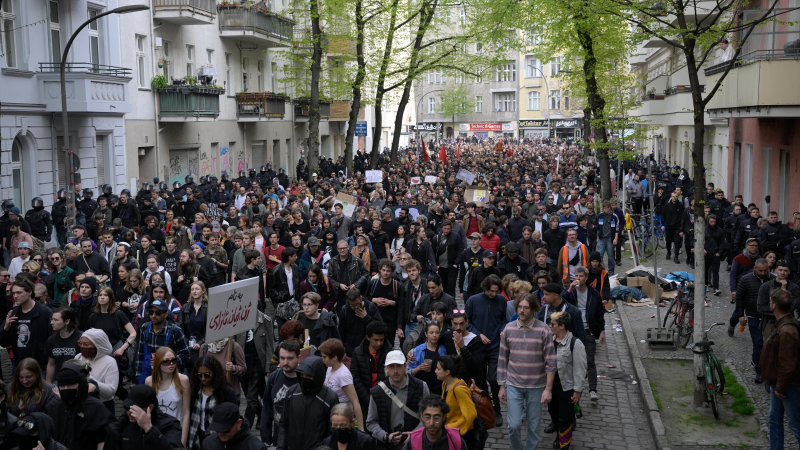 Köln’de Temizlik İşçilerinden Büyük Protesto, © dpa Köln’de Temizlik İşçilerinden Büyük Protesto, © dpa