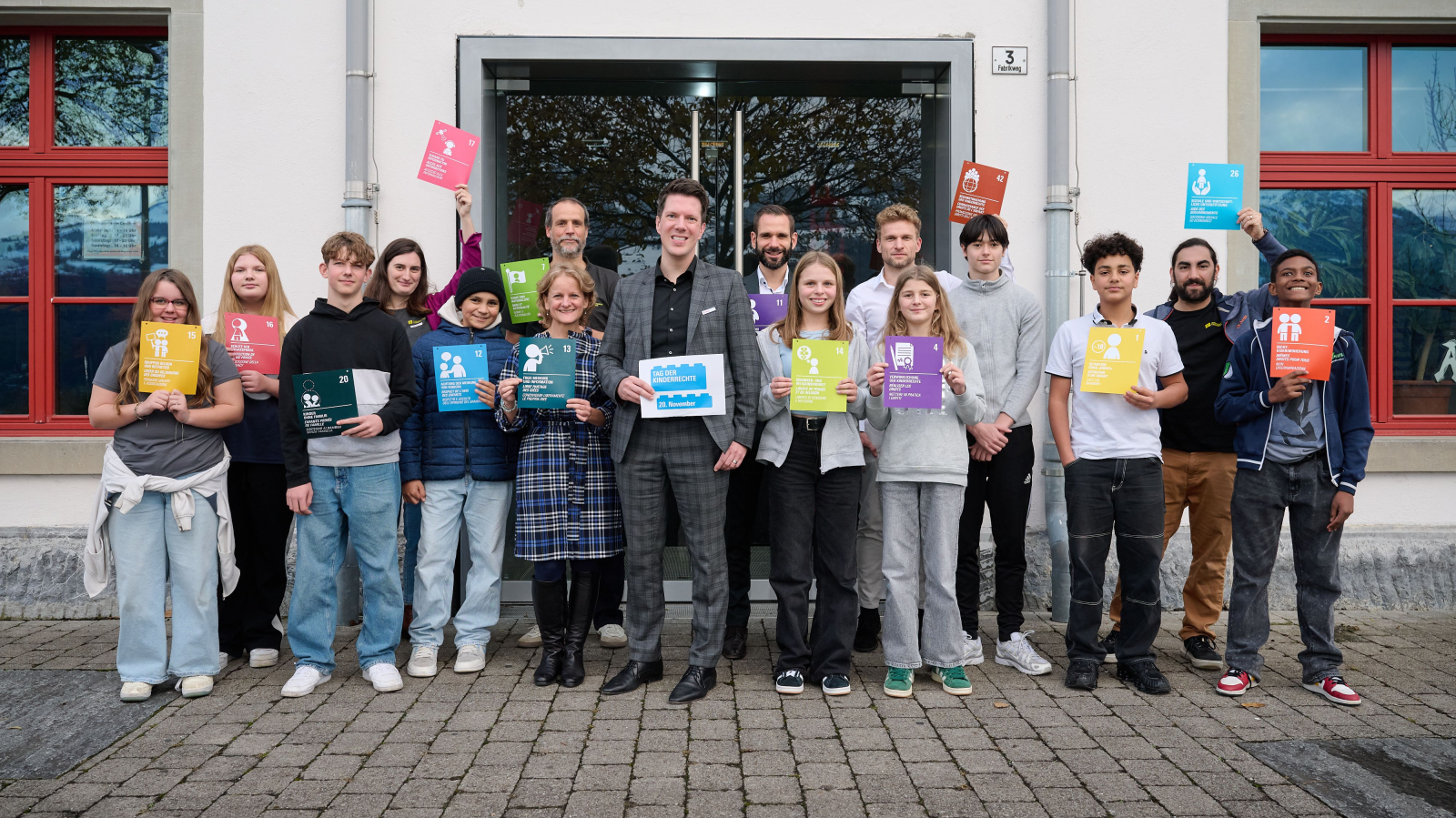 Jugendliche im Dialog mit Regierungsrat Frick, © IKR