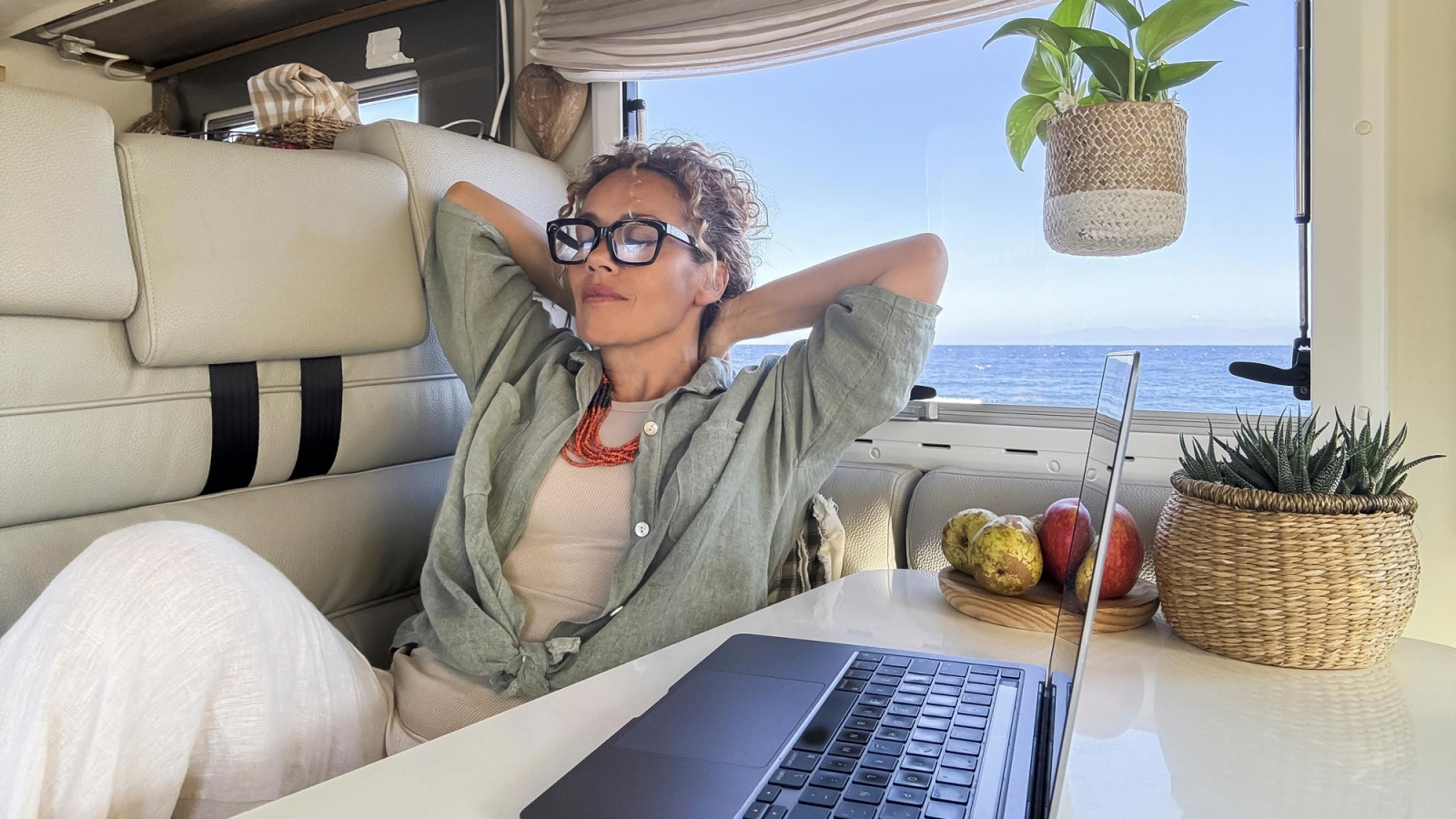 Entspannen im Camper, © simona pilolla 2, Shutterstock