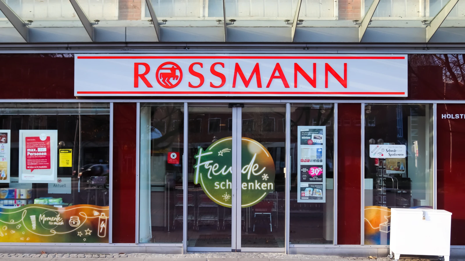 Rossmann’dan AfD Yakınlaşmasına Tepki: “Aile Girişimcileri” Derneğinden Ayrıldı, © shutterstock Rossmann’dan AfD Yakınlaşmasına Tepki: “Aile Girişimcileri” Derneğinden Ayrıldı, © shutterstock