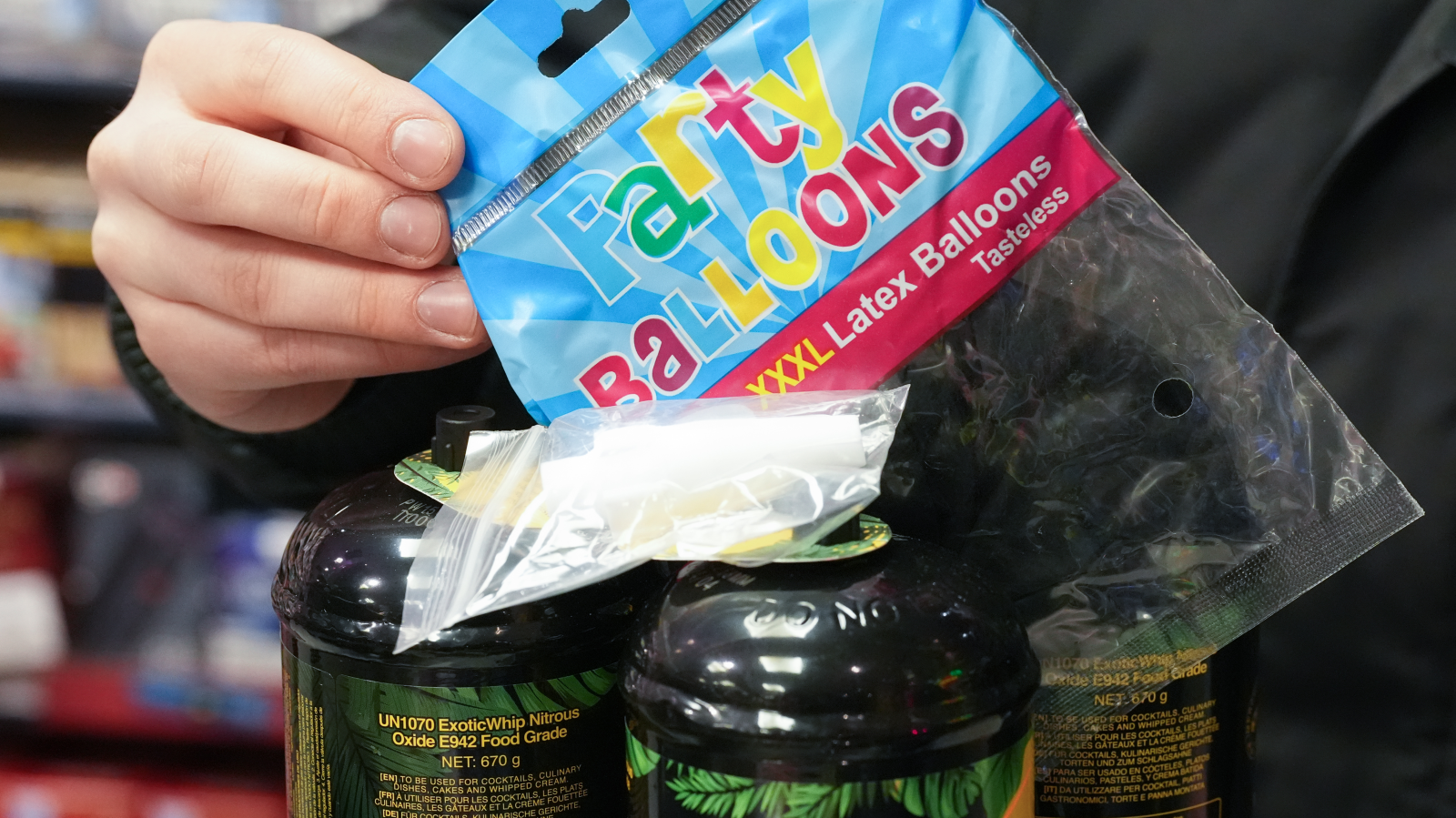 Hanau’da, parti maddesi olarak bilinen gülme gazının (Lachgas : Distickstoffmonoxid) satışı yasaklanabilir. , © Marcus Brandt/dpa