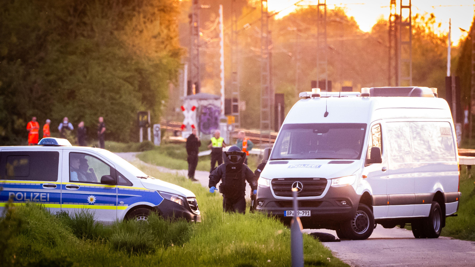 Yılbaşı Sabahı Ölümcül Kaza: Raylara Düştü, Tren Çarptı!, © dpa