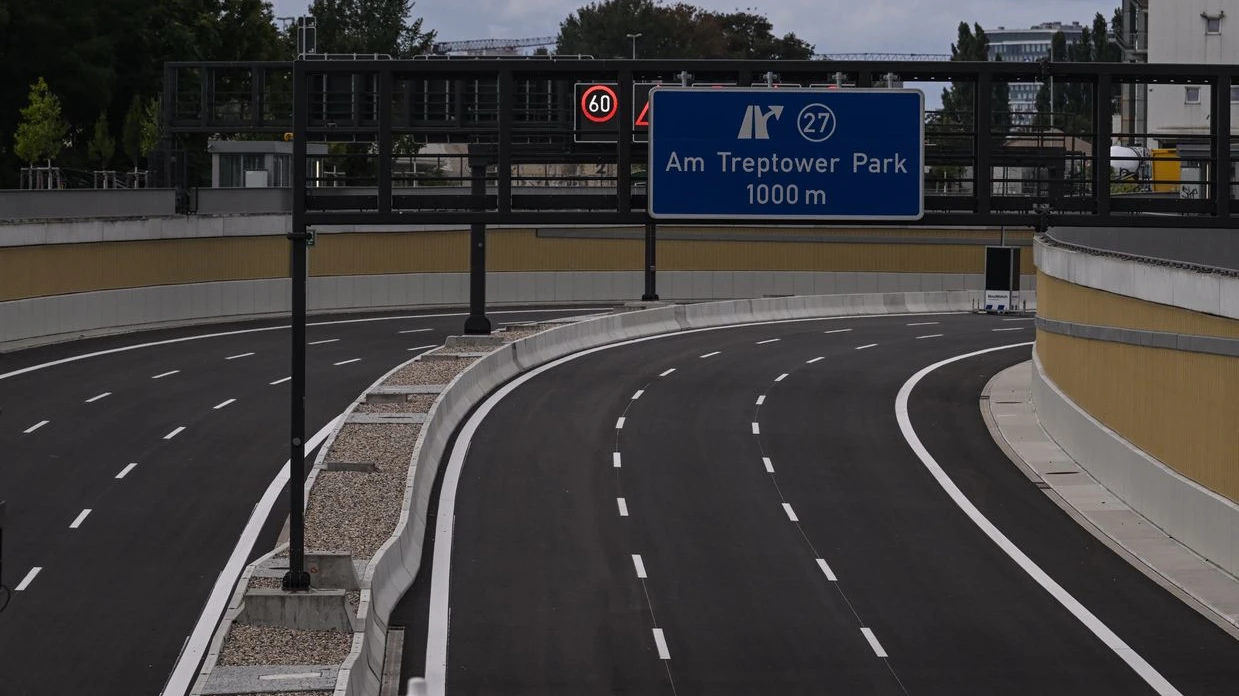 Berlin’de A100 Otoyolunun Yeni Kısmı Açılıyor!, © Britta Pedersen/dpa Berlin’de A100 Otoyolunun Yeni Kısmı Açılıyor!, © Britta Pedersen/dpa