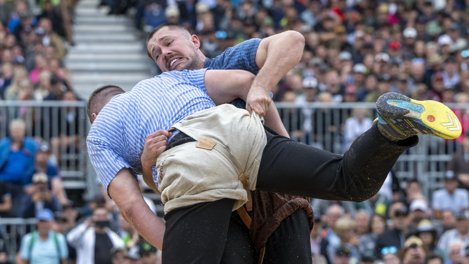 Zwei Berner triumphieren beim Jubiläums-Schwingen, © Keystone Zwei Berner triumphieren beim Jubiläums-Schwingen, © Keystone