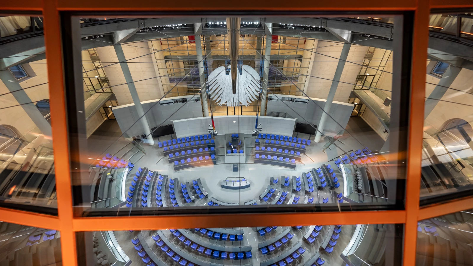 Yeni Dönem Başlıyor: 21. Alman Federal Meclisi Toplandı!, © Michael Kappeler/dpa Yeni Dönem Başlıyor: 21. Alman Federal Meclisi Toplandı!, © Michael Kappeler/dpa