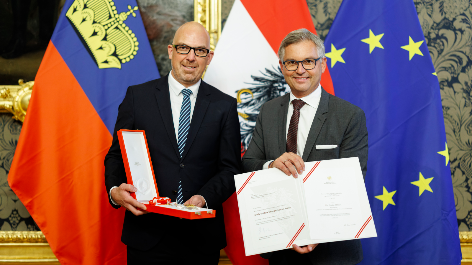 Daniel Risch erhält Goldenes Ehrenzeichen, © IKR