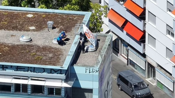 Besetzer auf dem Dach geben auf, © Kantonspolizei Basel-Stadt