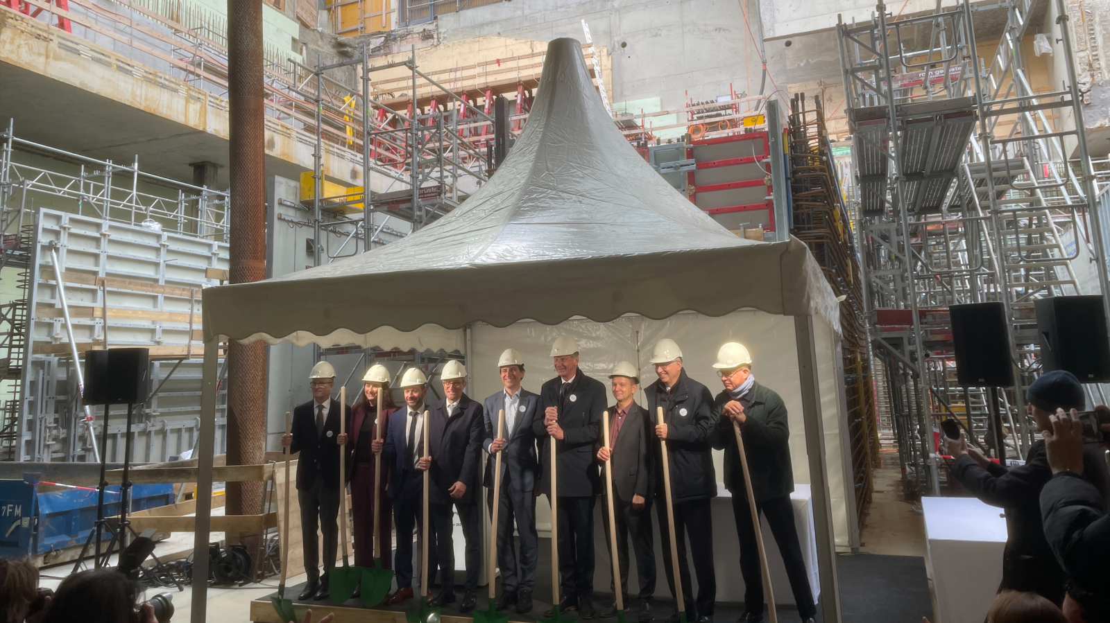 Der Grundstein für das neue Roche-Forschungszentrum ist gelegt, © Radio Basilisk