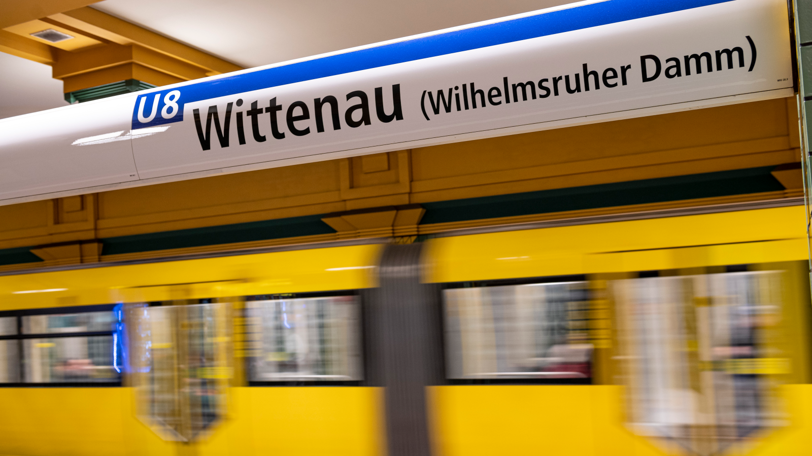 BVG Görevlisinin Elini Isırdı ve Polise Saldırdı!, © dpa