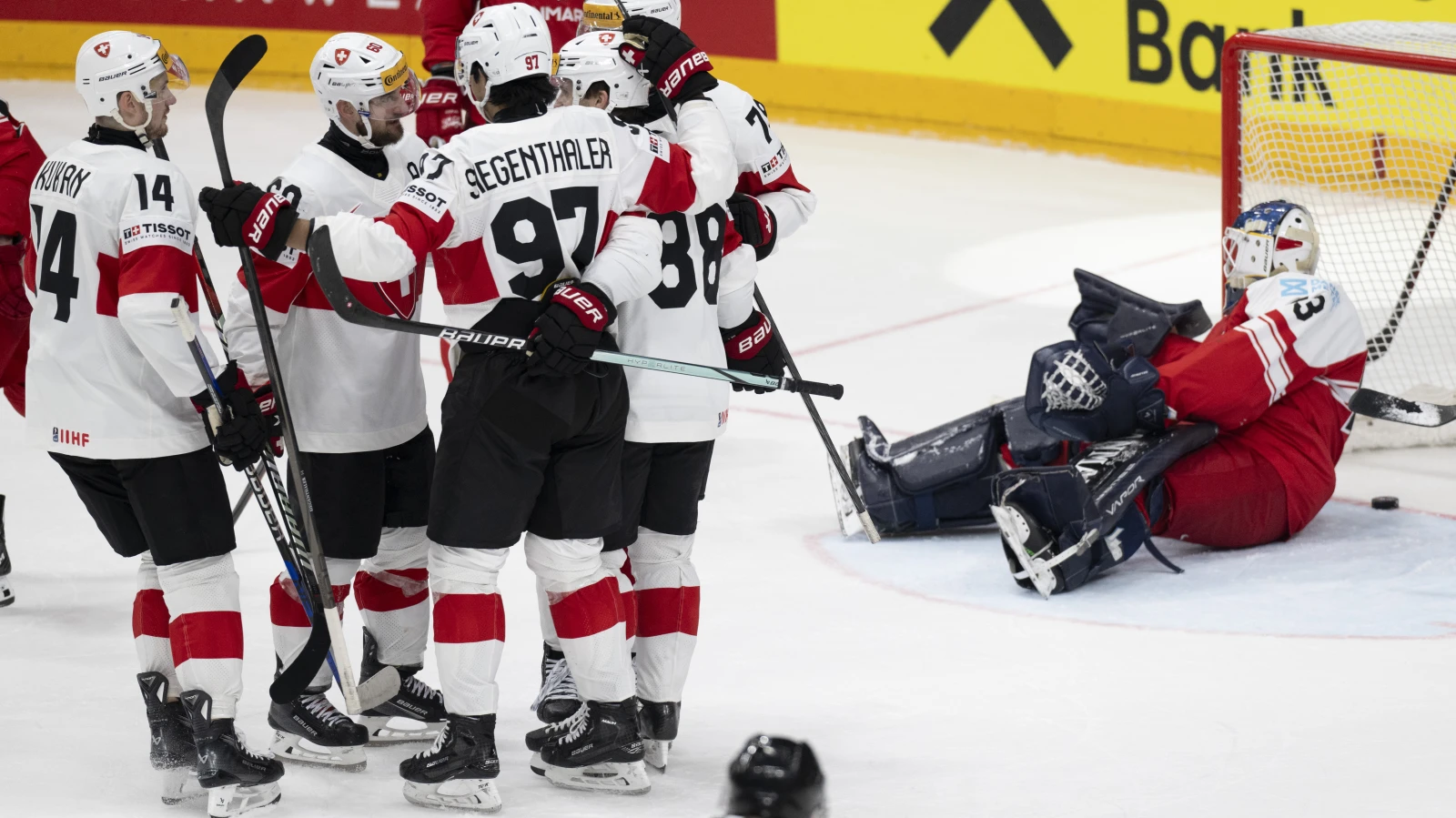 Eishockey: Schweiz steht vorzeitig im WM-Viertelfinal, © Keystone Eishockey: Schweiz steht vorzeitig im WM-Viertelfinal, © Keystone