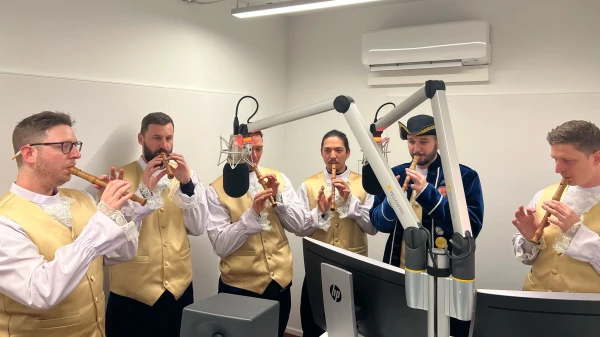 Mit Blockflöten an der Fasnacht Mit Blockflöten an der Fasnacht