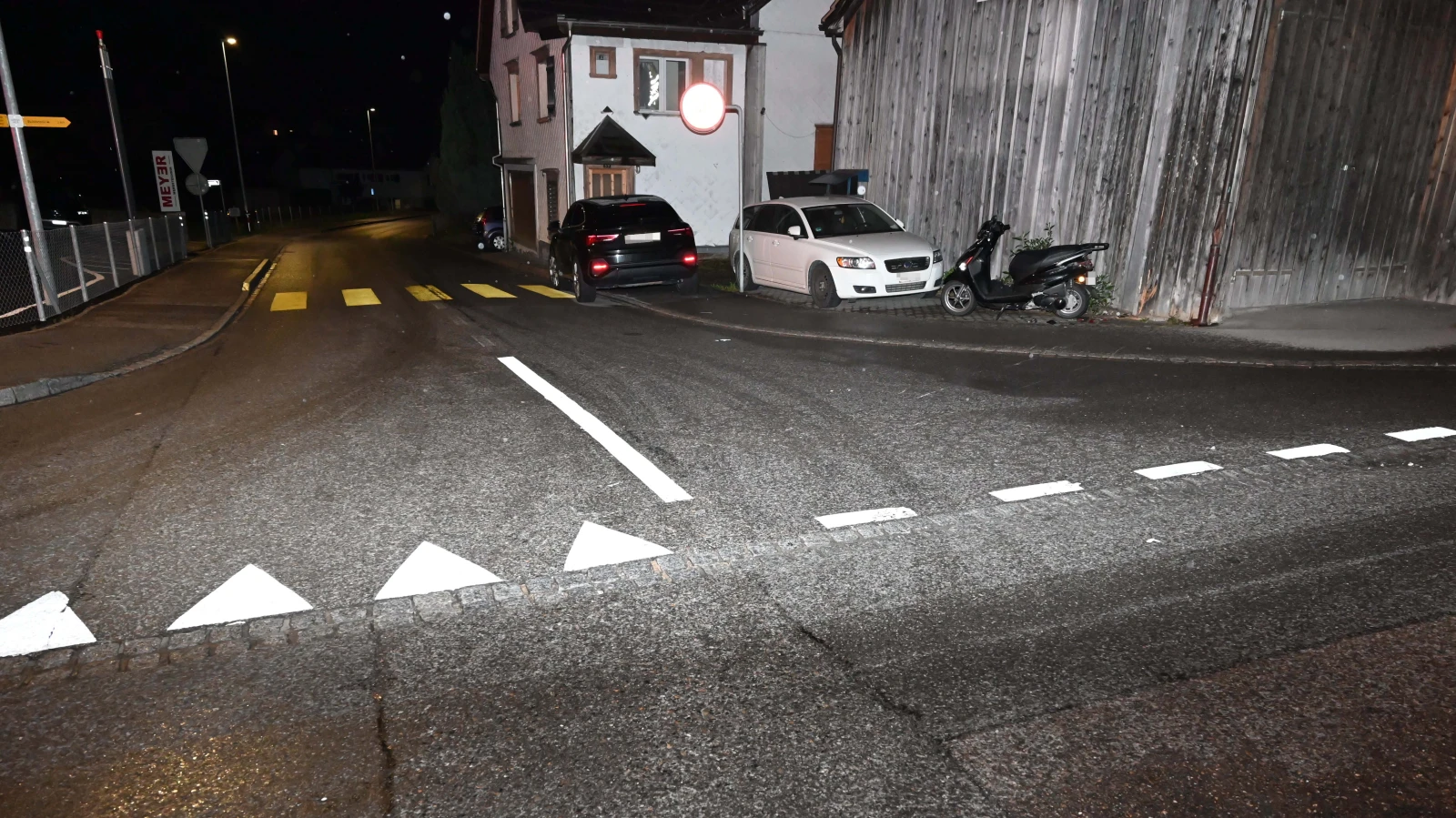 Unfall zwischen Roller und Auto in Lüchingen, © Kantonspolizei St. Gallen Unfall zwischen Roller und Auto in Lüchingen, © Kantonspolizei St. Gallen