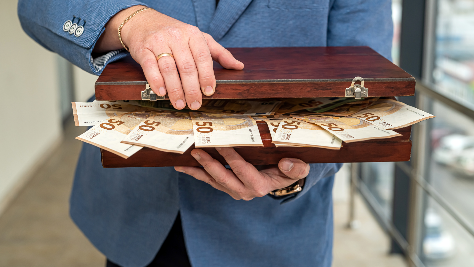 AB'den Nakit Kullanımına 10 Bin Euro Sınırı: Yeni Dönem Başlıyor, © shutterstock