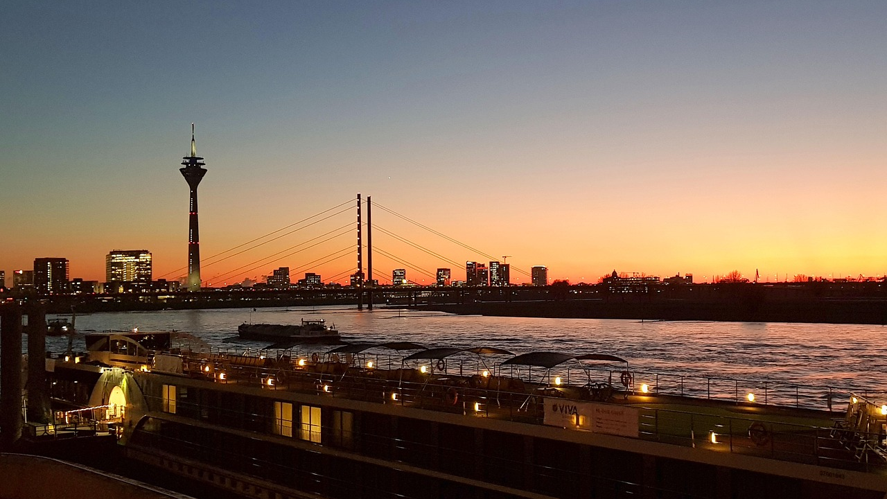 Wirtschaftskraft am Wasser: Wie Düsseldorf und Hamburg Deutschlands Norden und Westen verbinden, © Image by kat herbst from Pixabay