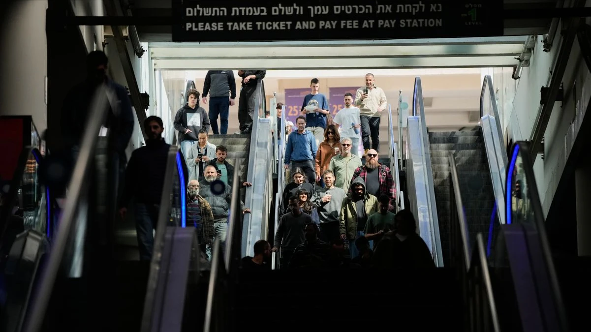 İran’dan Tel Aviv’e Füze Saldırısı!, © Ohad Zwigenberg/AP/dpa İran’dan Tel Aviv’e Füze Saldırısı!, © Ohad Zwigenberg/AP/dpa