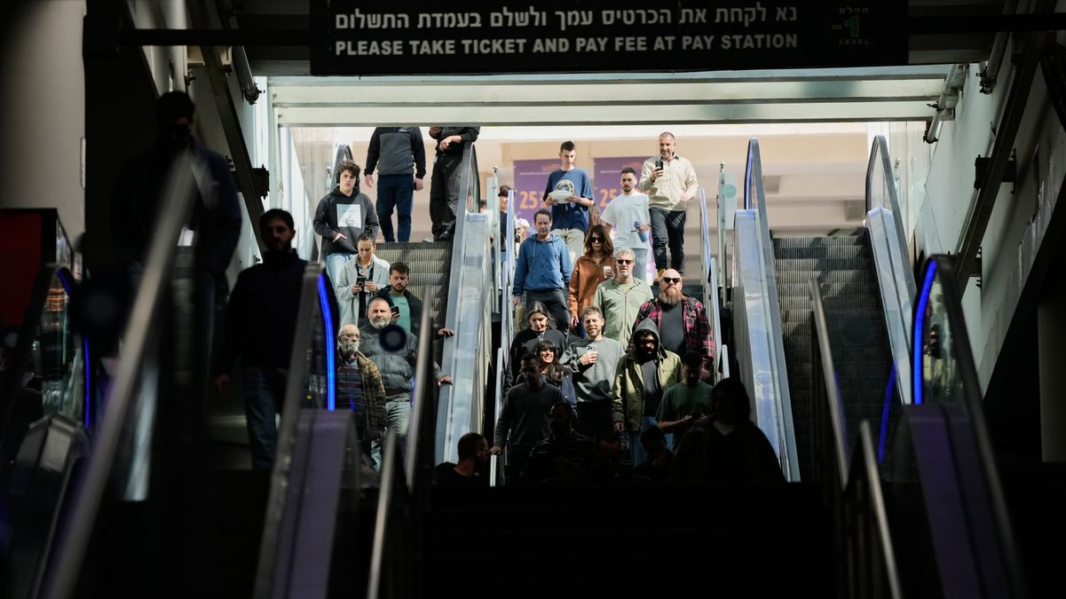 İran’dan Tel Aviv’e Füze Saldırısı!, © Ohad Zwigenberg/AP/dpa